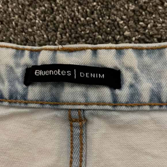 Light wash Jean skirt - Picture 3 of 4